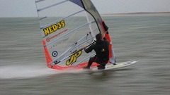 De eerste windsurfsessies van 2011