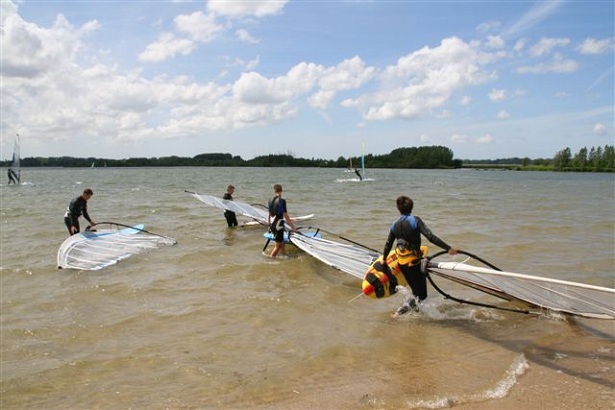 Windsurfers Zevenhuizerplas vrezen nieuwbouw