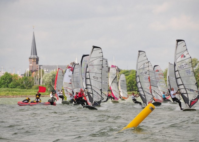 Mazda NK Windsurf 2012 opent 14 en 15 april in Lelystad